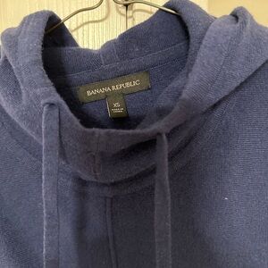 Banana Republic navy blue hooded pullover